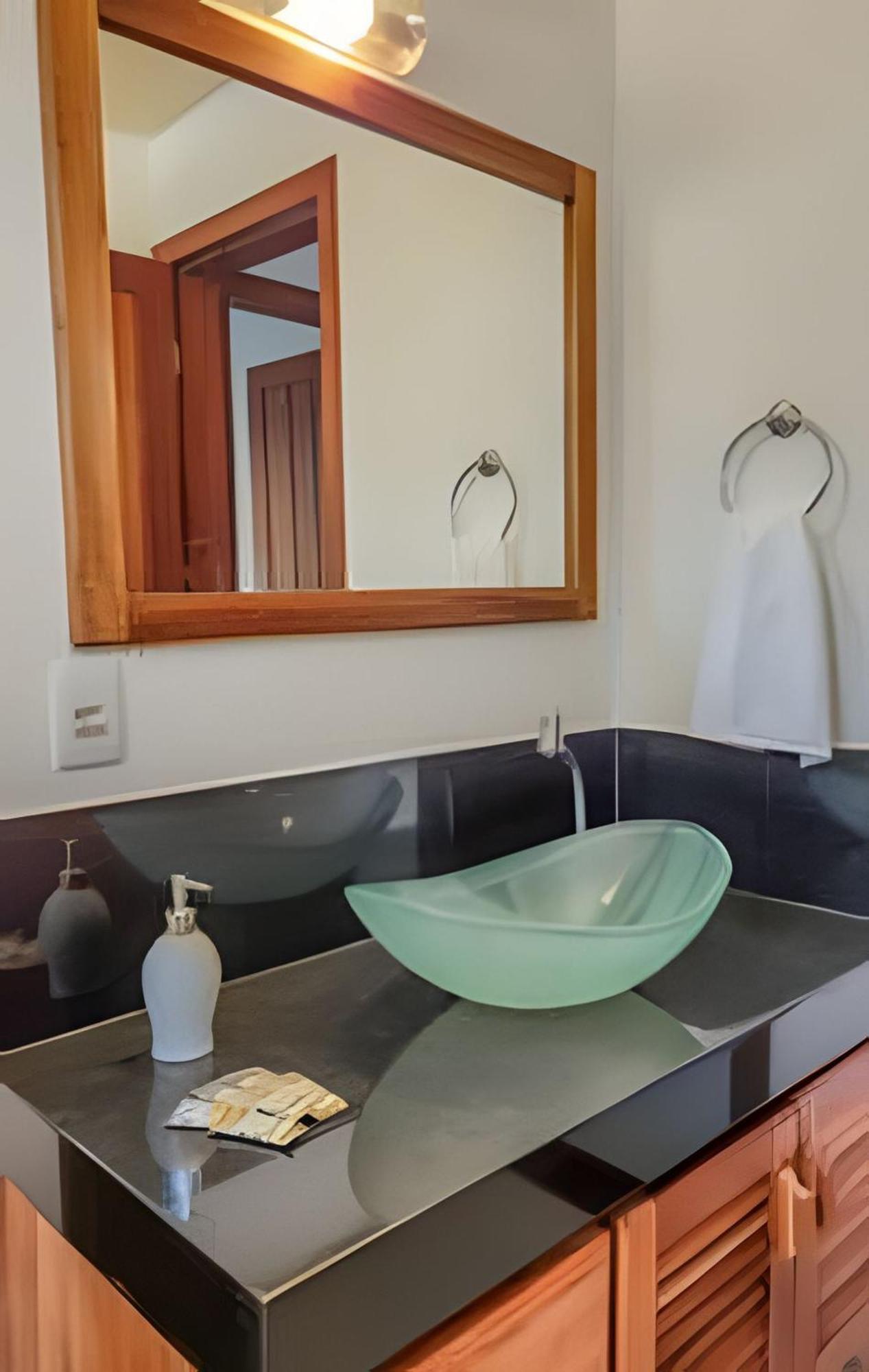 450M Praia De Taperapuan; Piscina; 2 Quartos; Wifi 300 Mbs; Churrasqueira; Estacionamento Gratuito 1 Carro * Porto Seguro