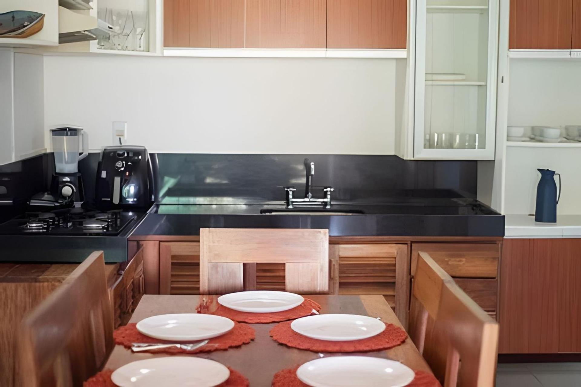 Holiday home 450M Praia De Taperapuan; Piscina; 2 Quartos; Wifi 300 Mbs; Churrasqueira; Estacionamento Gratuito 1 Carro